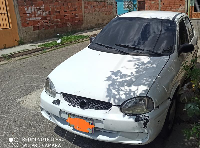 Chevrolet Corsa 4 Puertas Sinc. A-A usado (2004) color Blanco precio u$s1.200