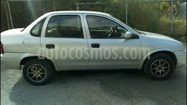 Chevrolet Corsa 4 Puertas Auto. A-A usado (2002) color Plata precio BoF1.400.000