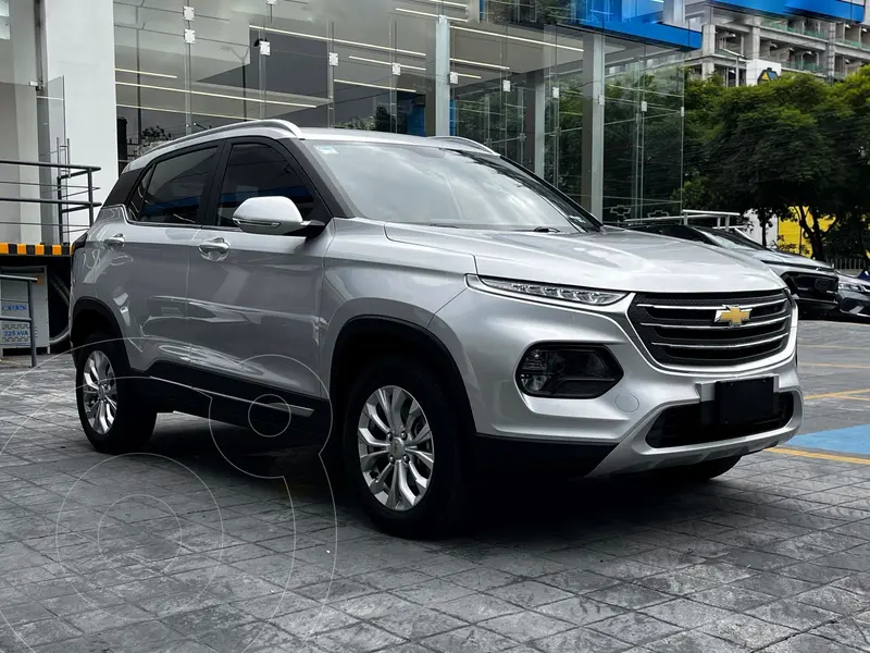 Foto Chevrolet Groove LT usado (2024) color plateado financiado en mensualidades(enganche $96,300 mensualidades desde $6,416)