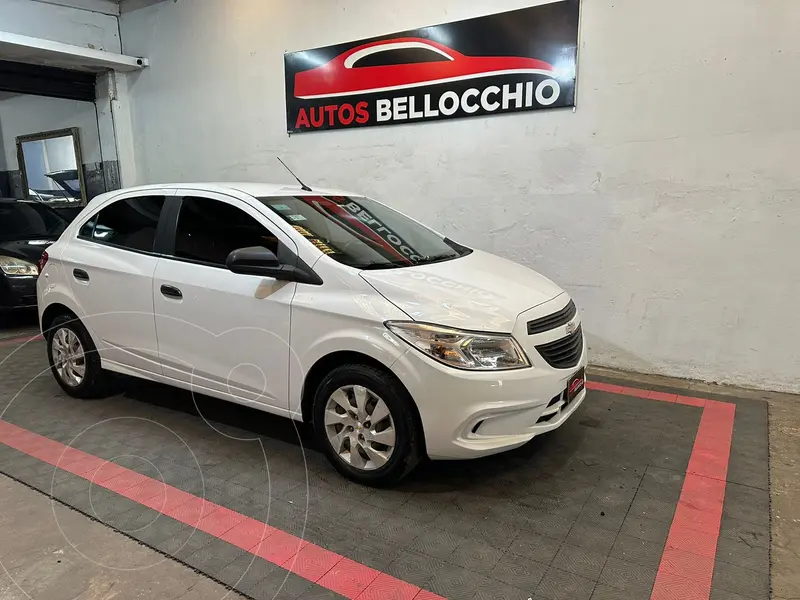 Foto Chevrolet Onix Plus 1.2 LT usado (2015) color Blanco precio $7.500.000
