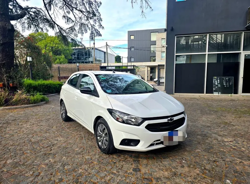 Foto Chevrolet Onix 1.0 LTZ usado (2024) color Blanco financiado en cuotas(anticipo $10.000.000 cuotas desde $350.000)