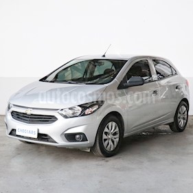 Chevrolet Onix LT usado (2017) color Plata precio $735.000