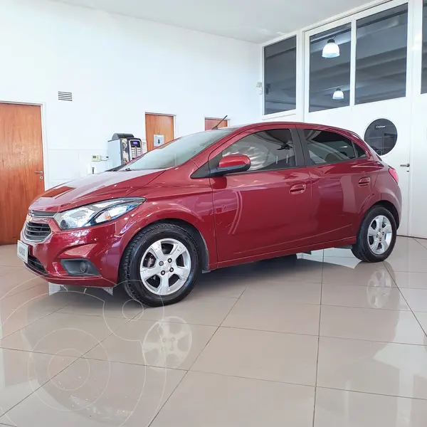 Foto Chevrolet Onix LT usado (2019) color Rojo precio $15.000.000