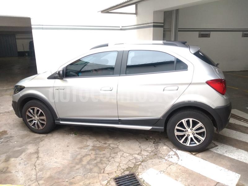 foto Chevrolet Onix Activ usado (2017) color Gris Plata precio $770.000
