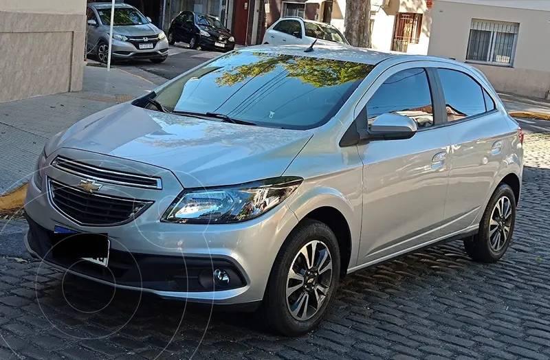 Foto Chevrolet Onix LTZ usado (2016) color Plata precio $13.500.000