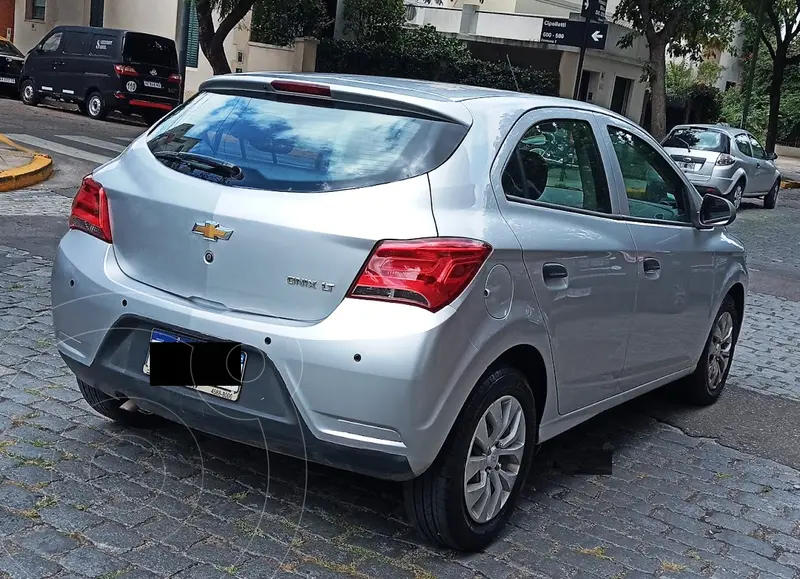 Foto Chevrolet Onix LT usado (2018) color Gris precio u$s9.799