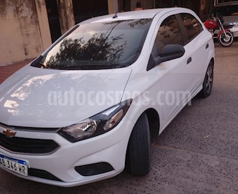Chevrolet Onix LT usado (2017) color Blanco Summit precio $560.000