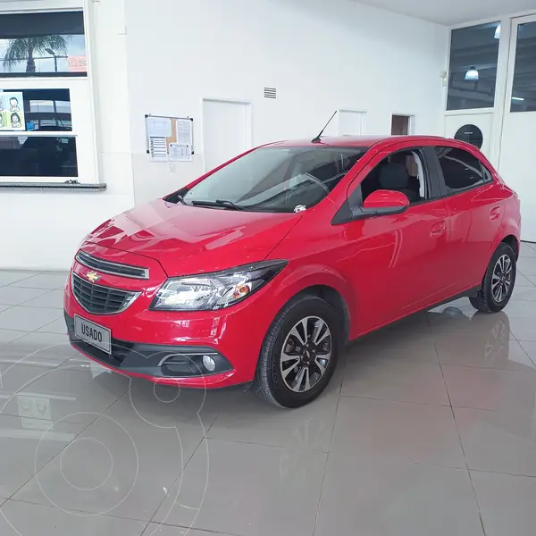 Foto Chevrolet Onix LTZ usado (2015) color Rojo precio $13.900.000