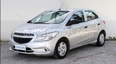 foto Chevrolet Onix Joy LS + usado (2017) color Gris Claro precio $380.000
