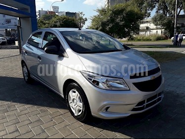Foto venta Auto usado Chevrolet Onix LS Joy + (2019) color Plata precio $402.000