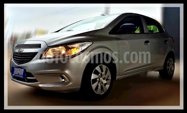 foto Chevrolet Onix LT usado (2015) color Gris Claro precio $615.000