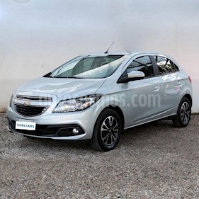 foto Chevrolet Onix LTZ usado (2015) color Gris Claro precio $370.000