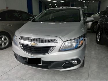 foto Chevrolet Onix LTZ usado (2013) color Gris Claro precio $290.000