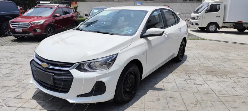 Foto Chevrolet Onix LS Aut usado (2023) color Blanco financiado en mensualidades(enganche $46,752 mensualidades desde $6,164)