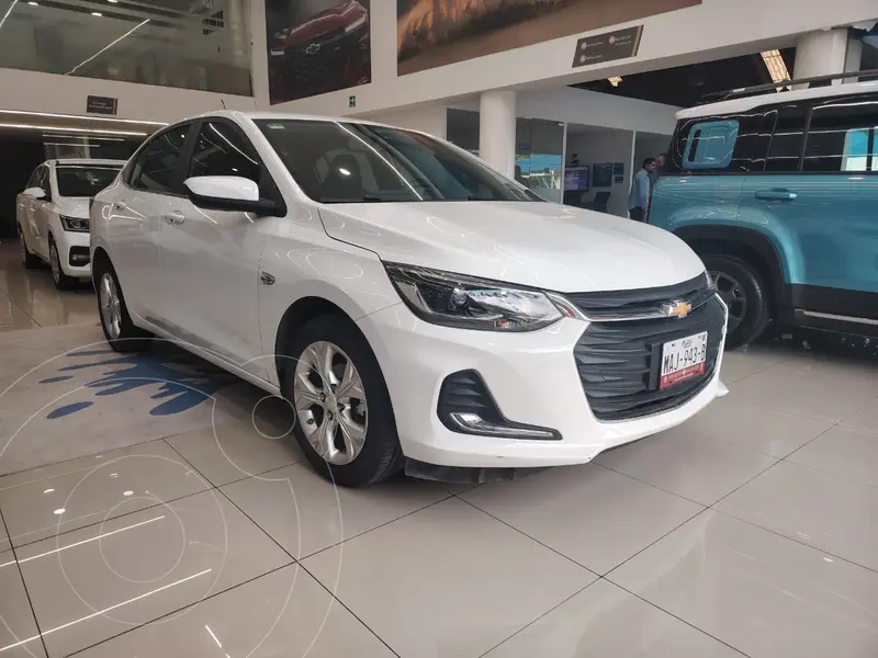 Foto Chevrolet Onix LS Aut usado (2024) color Blanco financiado en mensualidades(enganche $71,879 mensualidades desde $7,248)
