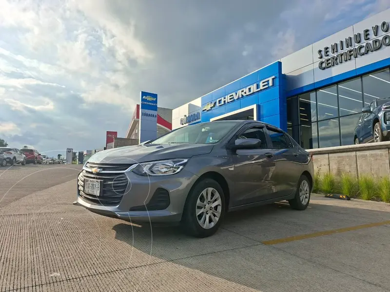 Foto Chevrolet Onix LS Aut usado (2022) color Gris Oscuro precio $235,000