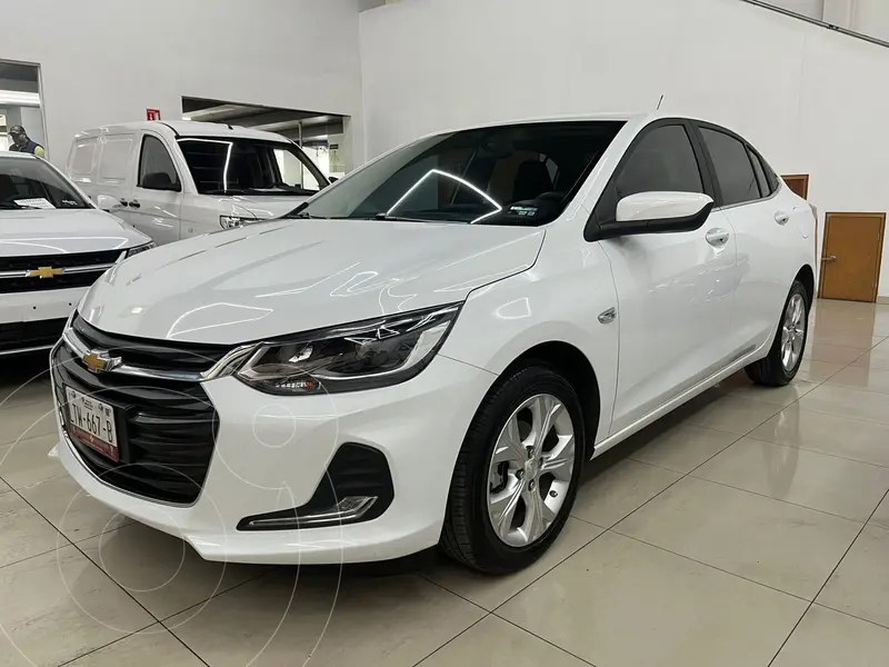 Foto Chevrolet Onix LT Aut usado (2024) color Blanco financiado en mensualidades(enganche $78,752 mensualidades desde $6,760)