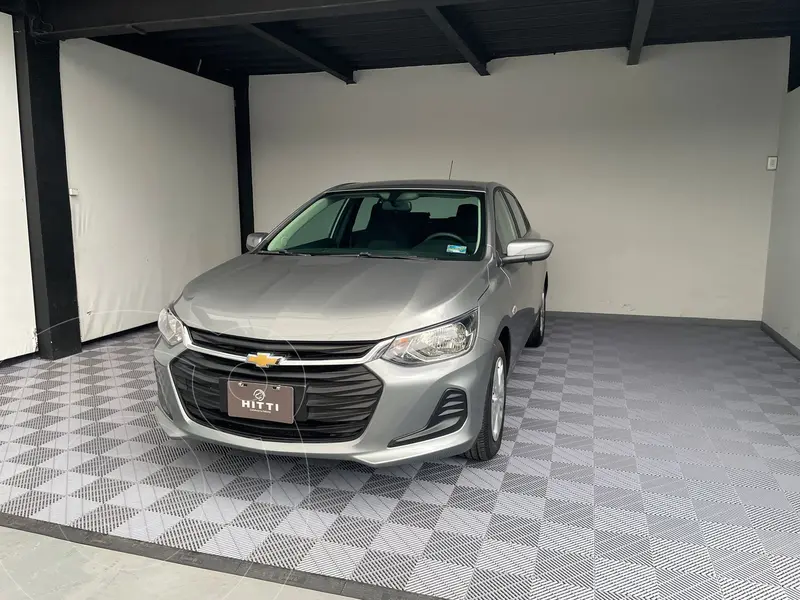 Foto Chevrolet Onix LS Aut usado (2023) color plateado precio $219,000