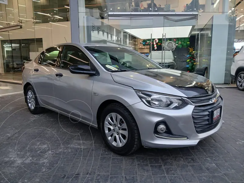 Foto Chevrolet Onix LS usado (2021) color plateado financiado en mensualidades(enganche $83,600 mensualidades desde $3,517)