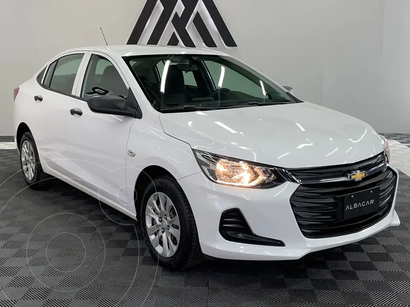 Foto Chevrolet Onix LS Aut usado (2021) color Blanco precio $195,999