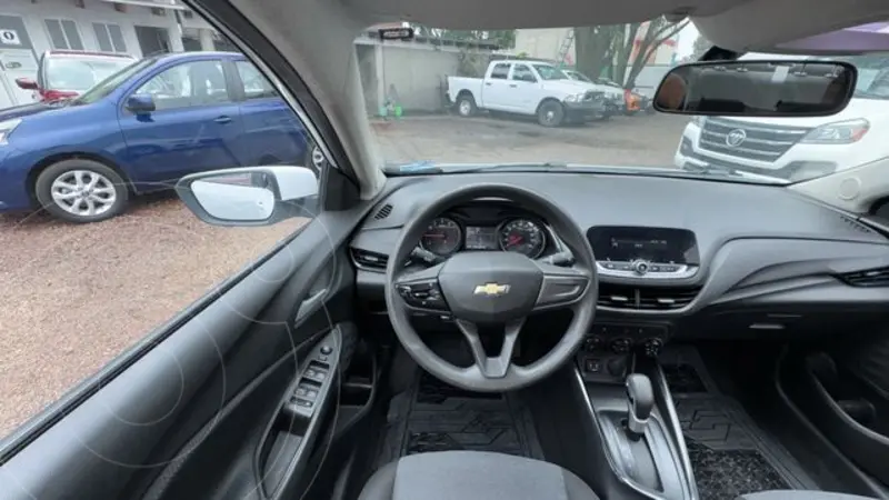 Foto Chevrolet Onix LS Aut usado (2023) color Blanco precio $210,000