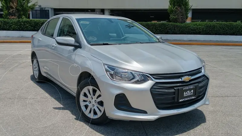 Foto Chevrolet Onix LS Aut usado (2022) color plateado precio $239,800