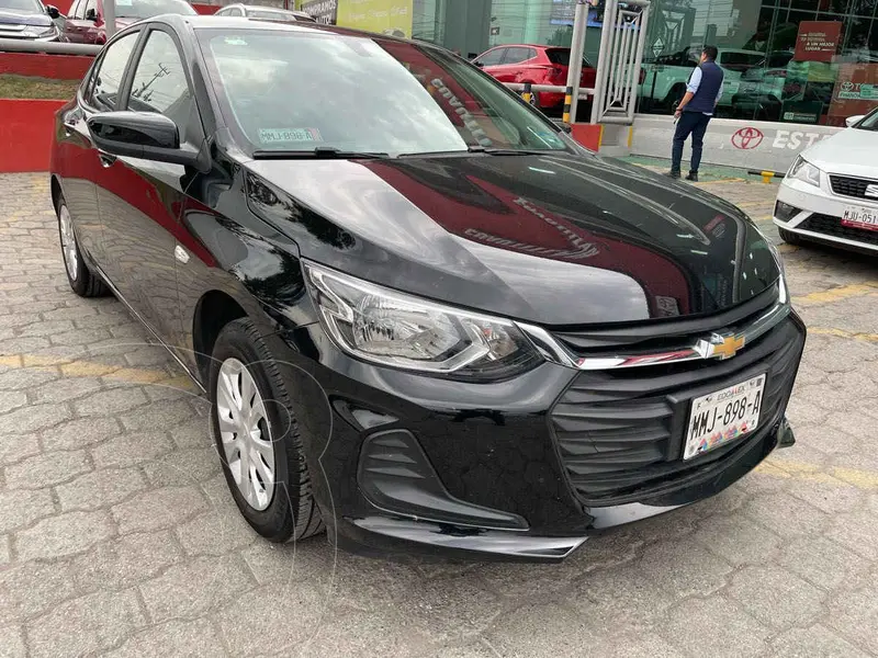 Foto Chevrolet Onix LS usado (2024) color Negro financiado en mensualidades(enganche $72,562 mensualidades desde $6,127)