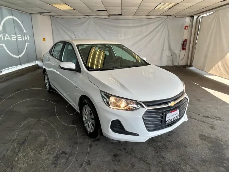 Foto Chevrolet Onix LS Aut usado (2023) color Blanco precio $228,800