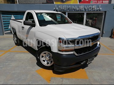 Chevrolet Silverado 1500 LS Cab Reg usado (2018) color Blanco precio $305,000