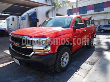 Chevrolet Silverado 1500 LS, REG. CAB. 4X2 V6, AUTOMATICA CON RADIO AM/FM, usado (2017) color Rojo precio $350,000