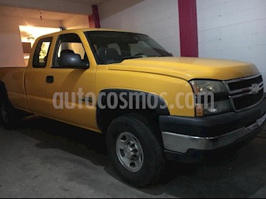Foto Chevrolet Silverado 2500 4x4 Cab Reg LS usado (2006) color Blanco precio $185,000