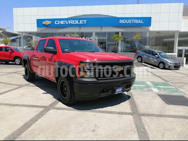 Chevrolet Silverado 2500 Doble Cabina 4X4 usado (2015) color Rojo Lava precio $350,000