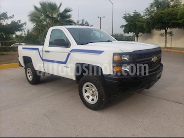 Chevrolet Silverado 2500 CAB REG WT AA AUT usado (2014) color Blanco precio $230,000