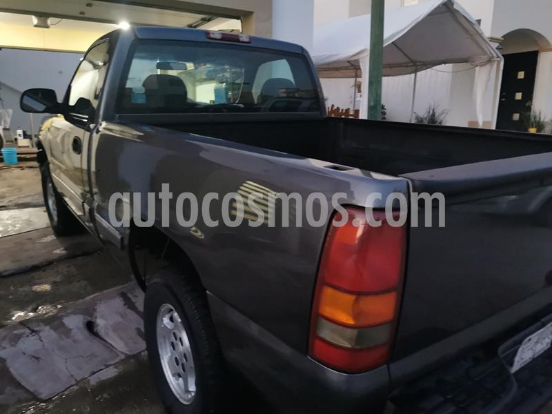 Chevrolet Silverado 2500 4x2 Cab Ext LS V8 usado (2001) color Gris Metalico precio $78,000
