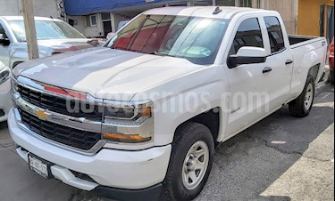Chevrolet Silverado 2500 4x2 Doble Cabina LS On Star usado (2018) color Blanco precio $475,000