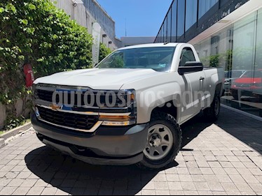 Chevrolet Silverado 3500 Chasis cabina usado (2017) color Blanco precio $310,000