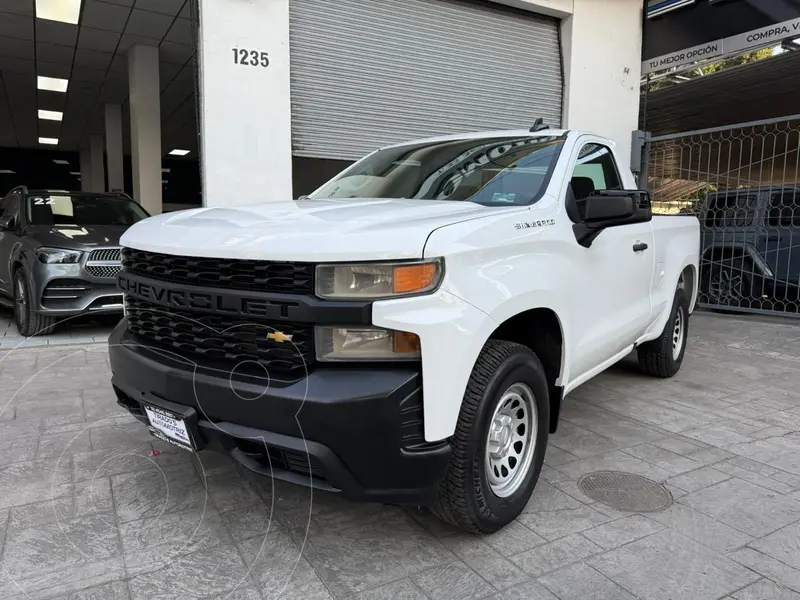 Foto Chevrolet Silverado Cabina Regular 4X2 usado (2020) color Blanco precio $419,900