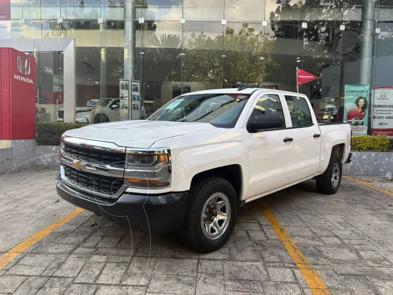 Foto Chevrolet Silverado 4x2 Doble Cabina Paq E usado (2017) color Blanco precio $320,000