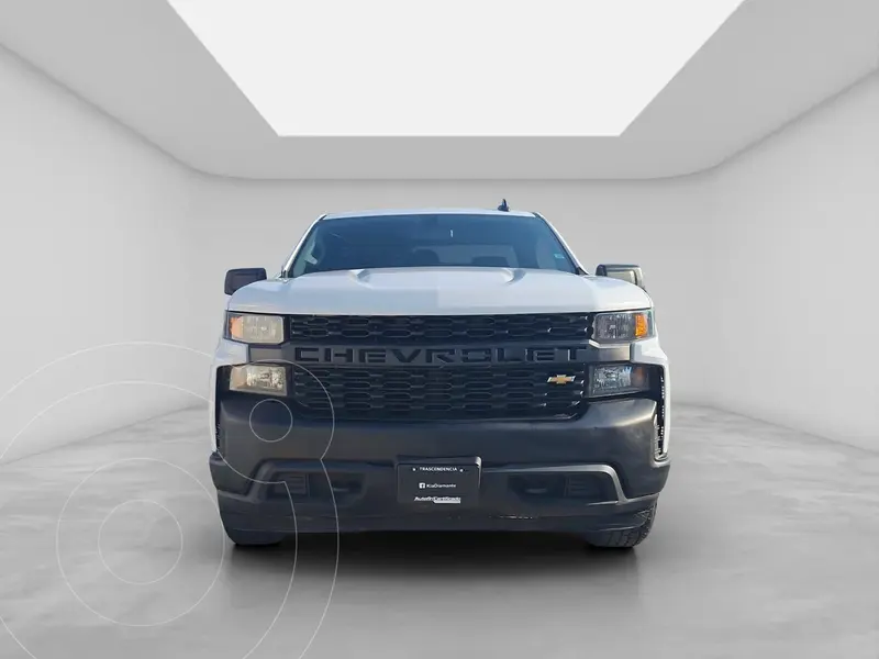 Foto Chevrolet Silverado Cabina Regular 4X2 usado (2020) color Blanco financiado en mensualidades(enganche $85,800 mensualidades desde $10,436)