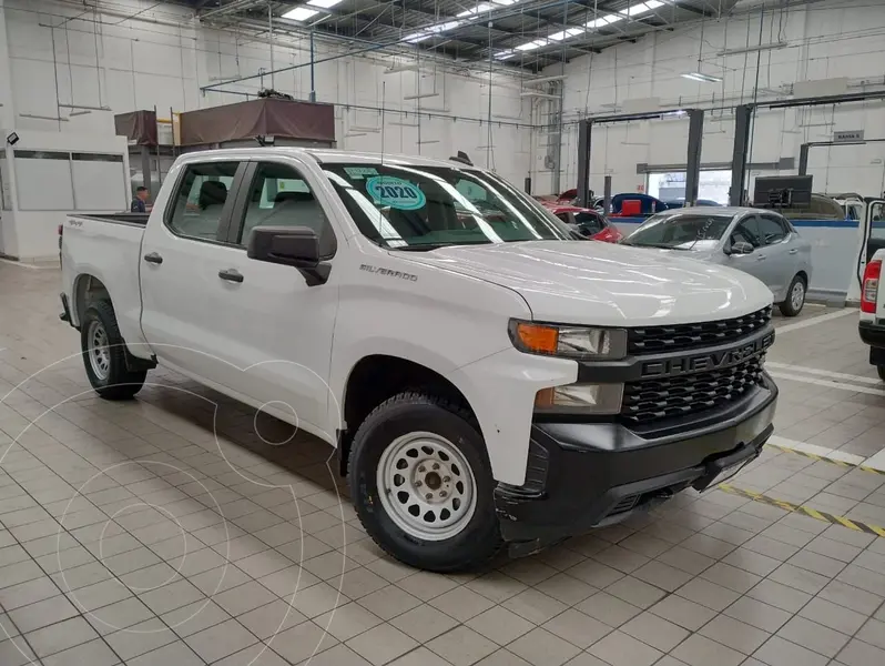 Chevrolet Silverado Doble Cabina 4X4 usado (2020) color Blanco precio $569,000