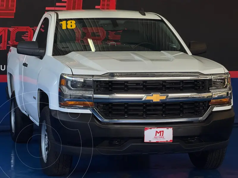 Foto Chevrolet Silverado Cabina Regular 4X4 usado (2018) color Blanco financiado en mensualidades(enganche $144,950)
