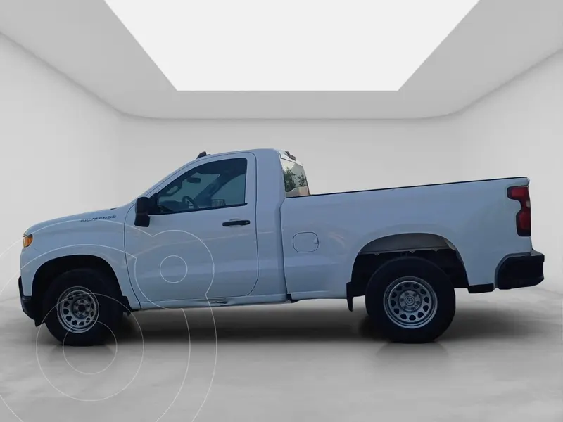 Foto Chevrolet Silverado Cabina Regular 4X2 usado (2020) color Blanco precio $390,000