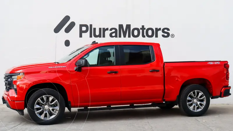 Foto Chevrolet Silverado Doble Cabina 4X4 usado (2023) color Rojo financiado en mensualidades(enganche $171,380 mensualidades desde $14,602)