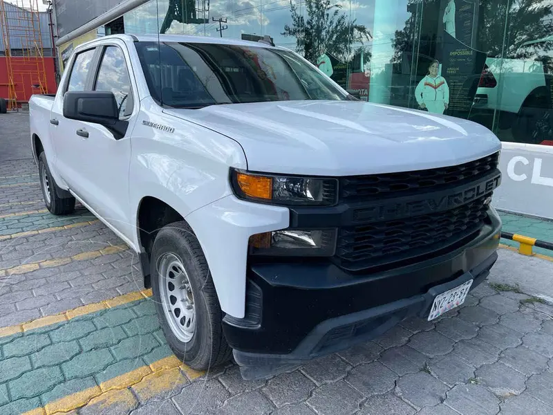 Foto Chevrolet Silverado Doble Cabina 4X2 usado (2020) color Blanco financiado en mensualidades(enganche $134,375 mensualidades desde $11,346)