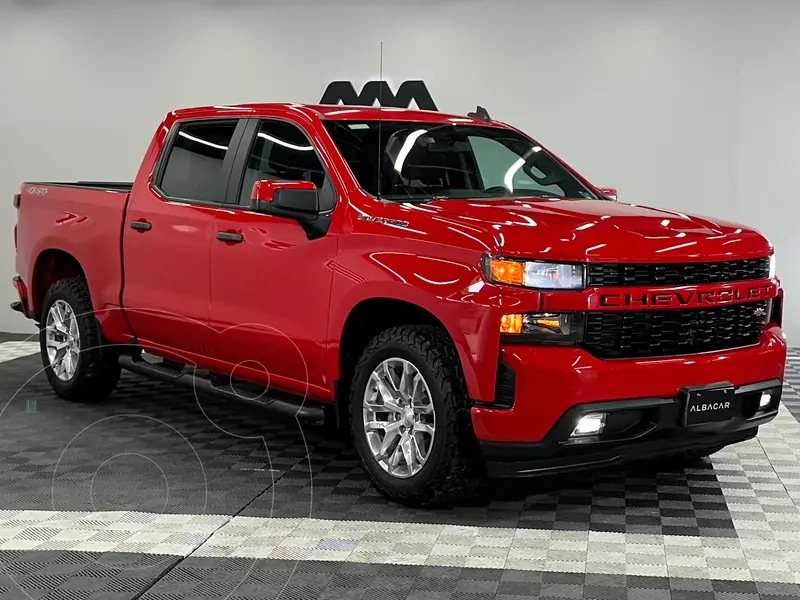 Foto Chevrolet Silverado Doble Cabina 4X2 usado (2021) color Rojo precio $597,999