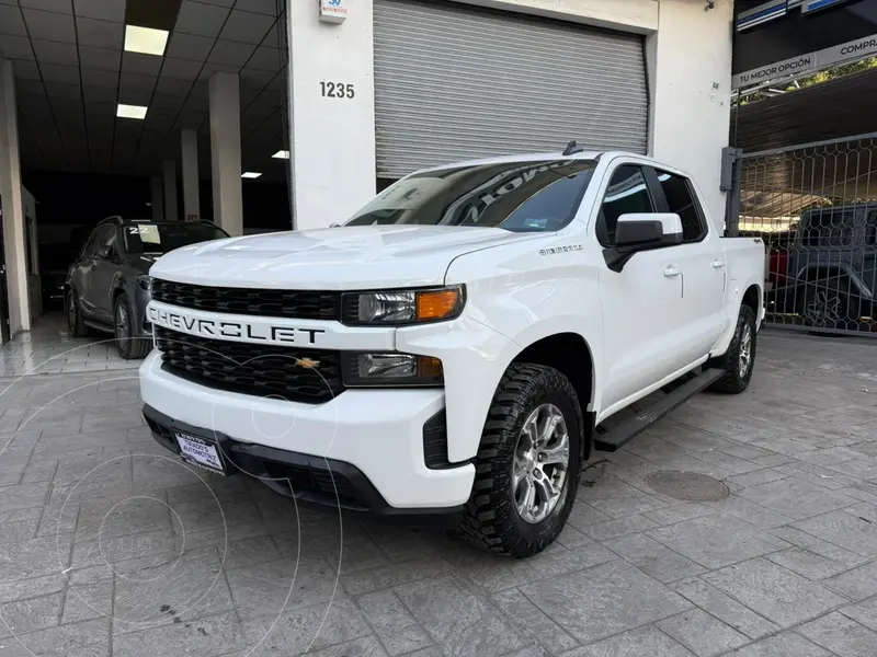 Foto Chevrolet Silverado Doble Cabina 4X4 usado (2021) color Blanco precio $550,000