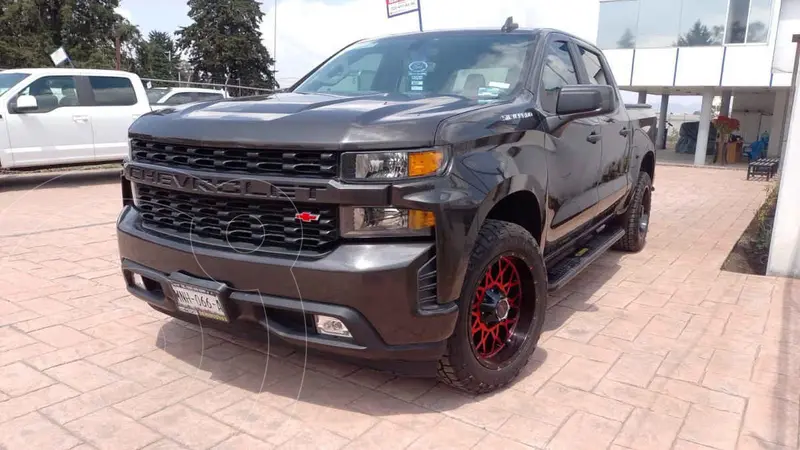 Foto Chevrolet Silverado Doble Cabina 4X2 usado (2021) color Gris financiado en mensualidades(enganche $141,120 mensualidades desde $15,396)