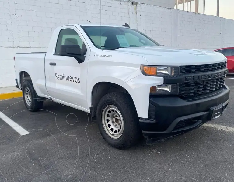 Foto Chevrolet Silverado Cabina Regular 4X2 usado (2020) color Blanco financiado en mensualidades(enganche $88,000 mensualidades desde $10,704)