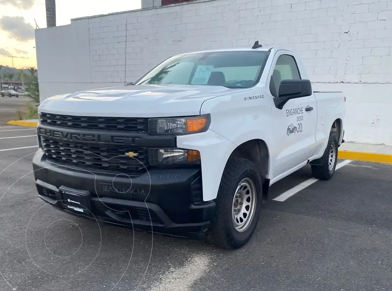 Foto Chevrolet Silverado Cabina Regular 4X2 usado (2020) color Blanco financiado en mensualidades(enganche $88,000 mensualidades desde $10,704)