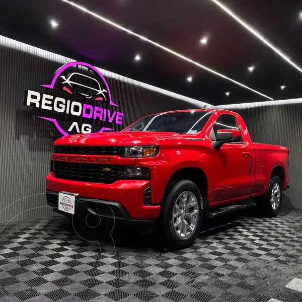 Foto Chevrolet Silverado Cabina Regular 4X4 usado (2021) color Rojo Lava precio $609,900